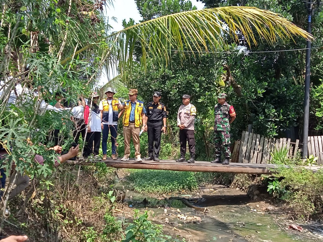 Pulang Tugas DL, Hani Kembali Bersih-Bersih Sungai