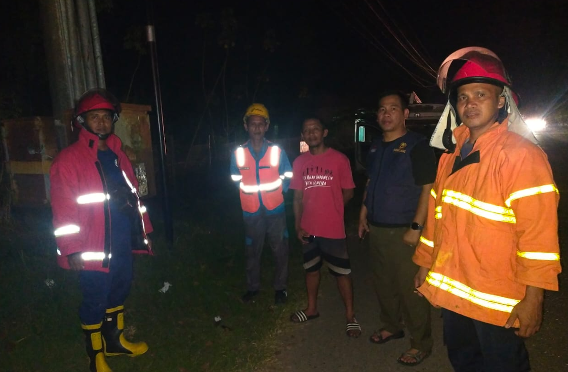 Sigap dan Tanggap, Tim Damkar dan PLN Muba Berhasil Padamkan Kebakaran Gardu Listrik di Sekayu